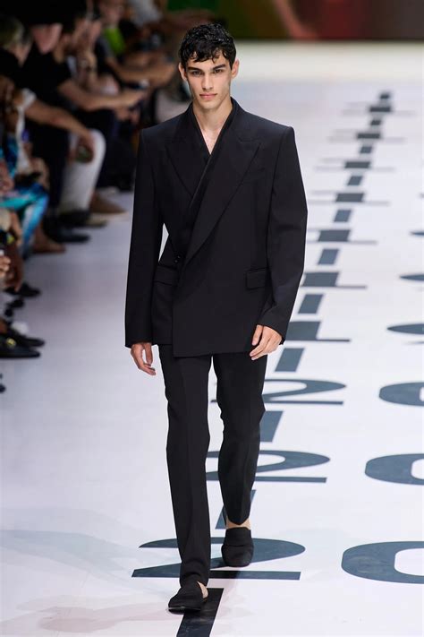 abito nero versace uomo nero yoox|Collezione Uomo Primavera Estate 2023 .